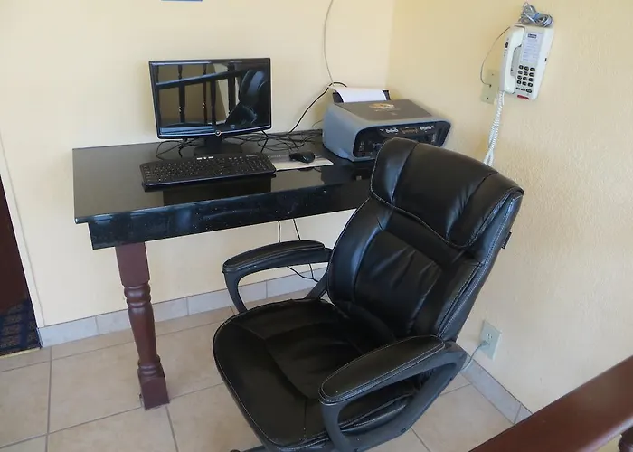 Travelodge By Wyndham Dodge City